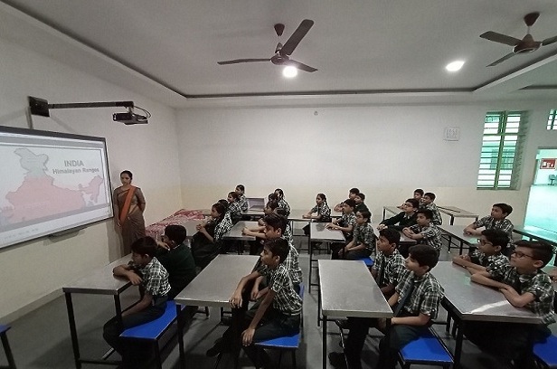 kasera Bazar Vidya Niketan Smart Classroom CBSE school in Indore